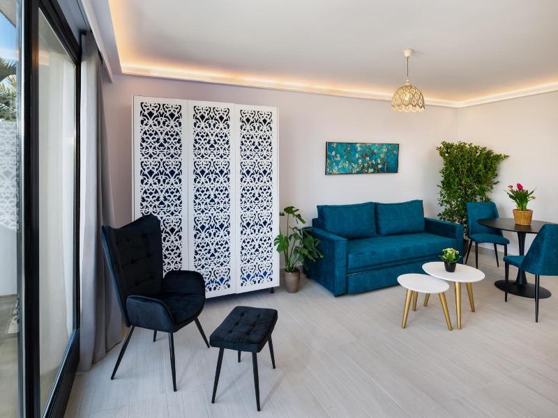 Palm Island Suites image
