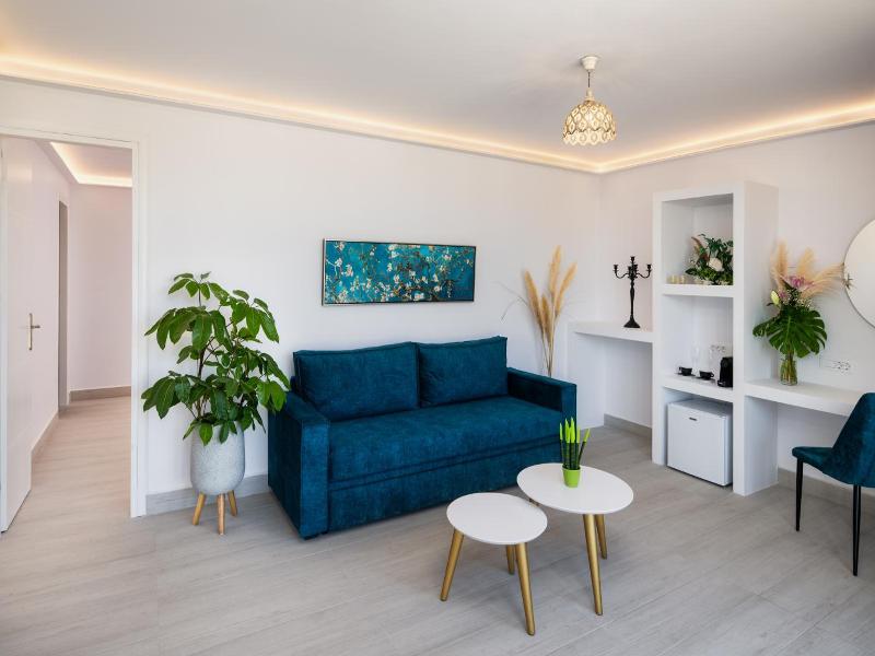 Palm Island Suites image
