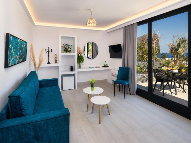 Palm Island Suites image