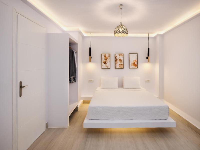 Palm Island Suites image