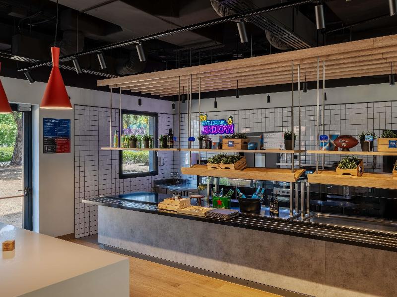 Ibis Budget Madrid Aeropuerto image