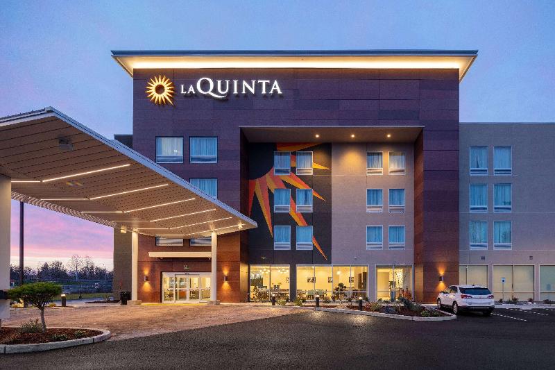 La Quinta Inn & Suites By Wyndham Centralia image