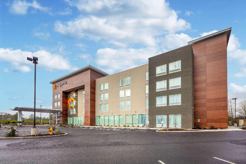 La Quinta Inn & Suites By Wyndham Centralia image