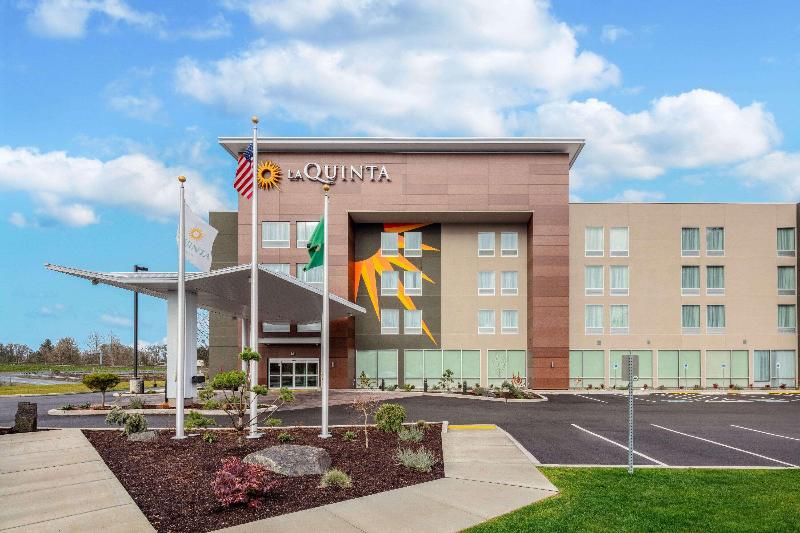 La Quinta Inn & Suites By Wyndham Centralia image