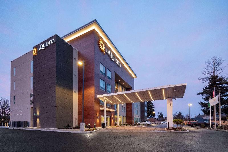 La Quinta Inn & Suites By Wyndham Centralia image
