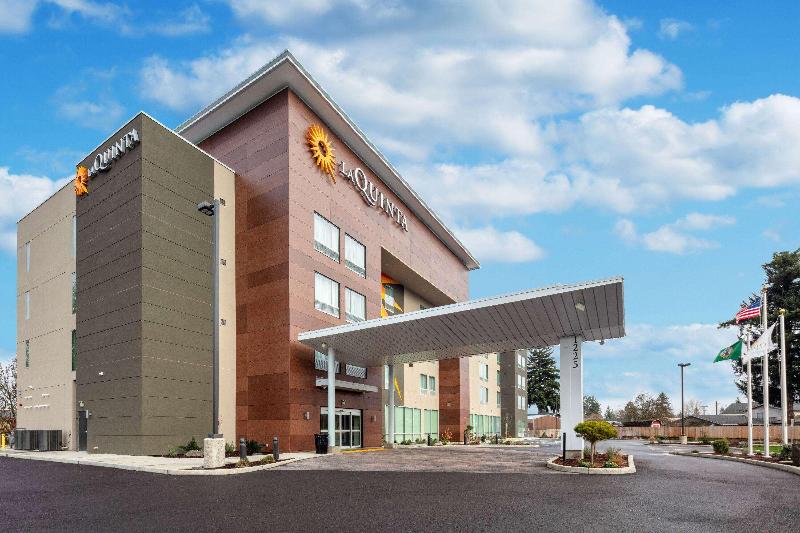 La Quinta Inn & Suites By Wyndham Centralia image