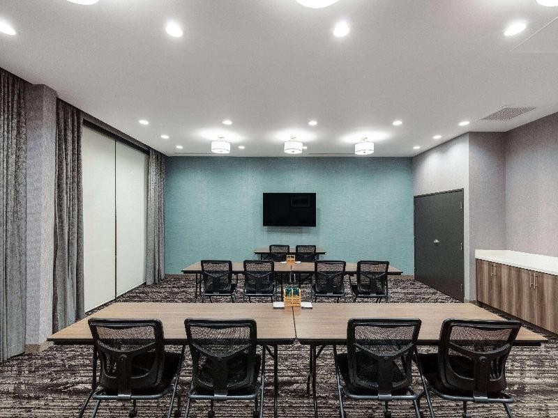 La Quinta Inn & Suites By Wyndham Centralia image