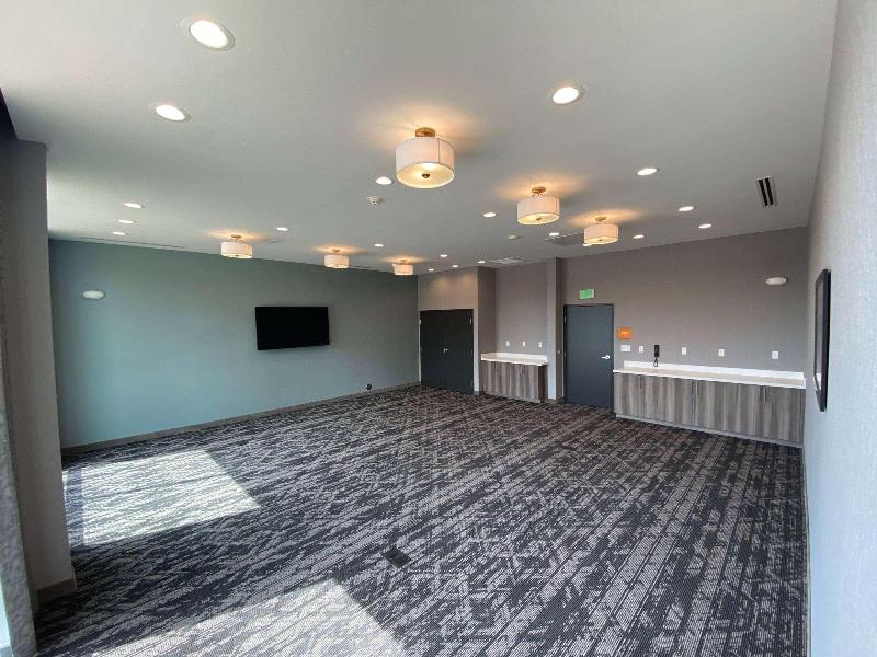 La Quinta Inn & Suites By Wyndham Centralia image