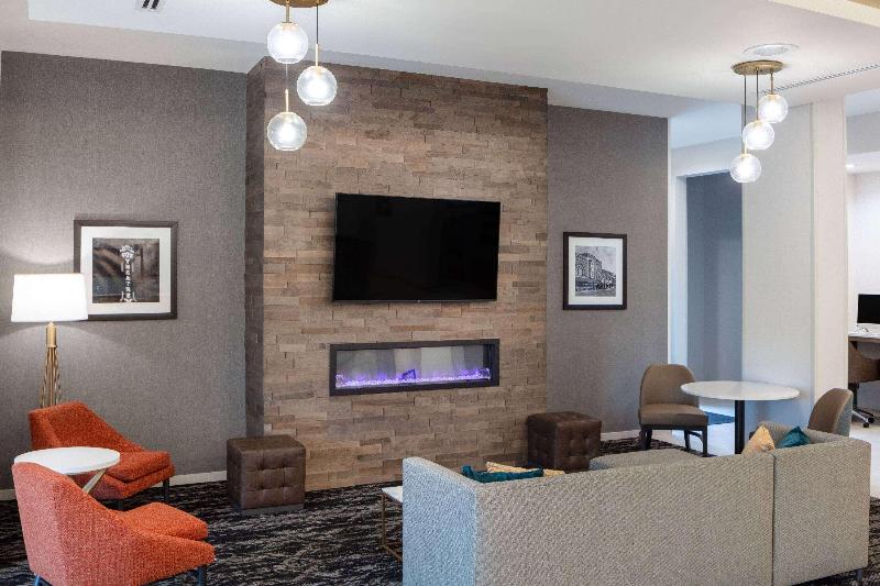 La Quinta Inn & Suites By Wyndham Centralia image