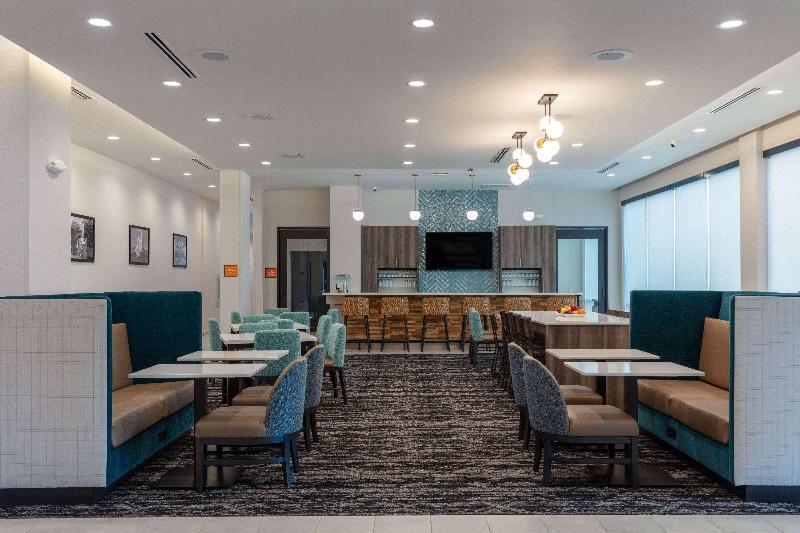 La Quinta Inn & Suites By Wyndham Centralia image