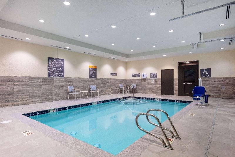 La Quinta Inn & Suites By Wyndham Centralia image