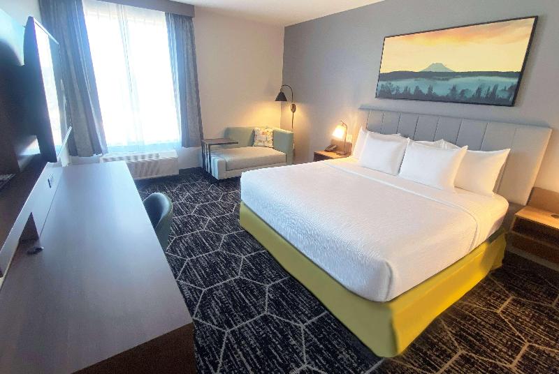 La Quinta Inn & Suites By Wyndham Centralia image