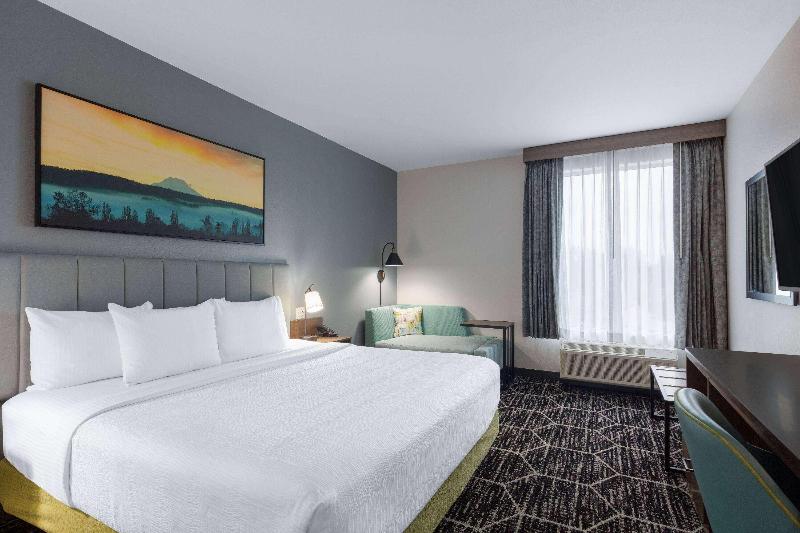 La Quinta Inn & Suites By Wyndham Centralia image