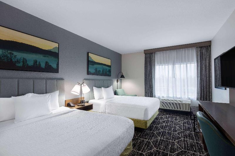 La Quinta Inn & Suites By Wyndham Centralia image