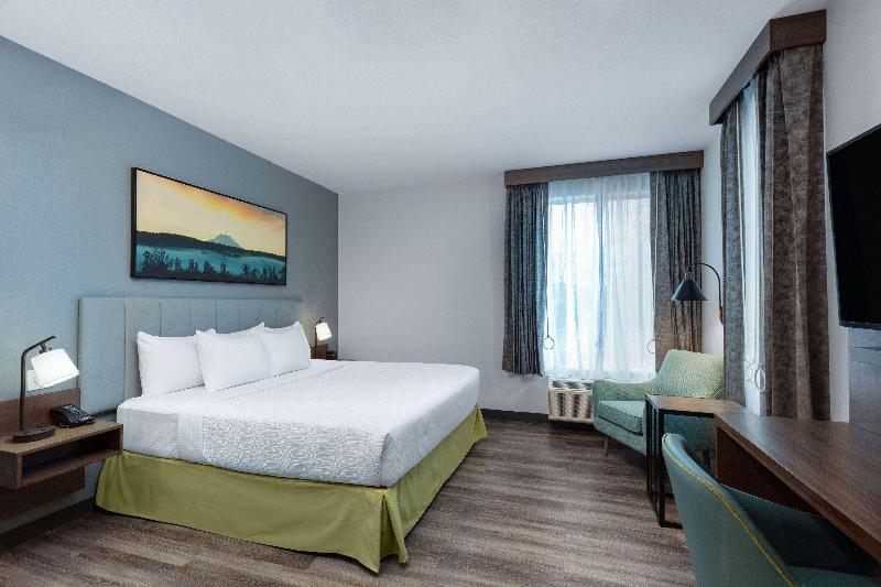 La Quinta Inn & Suites By Wyndham Centralia image