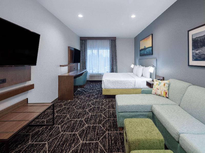 La Quinta Inn & Suites By Wyndham Centralia image