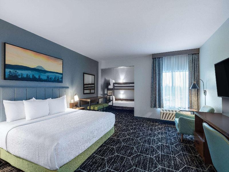 La Quinta Inn & Suites By Wyndham Centralia image