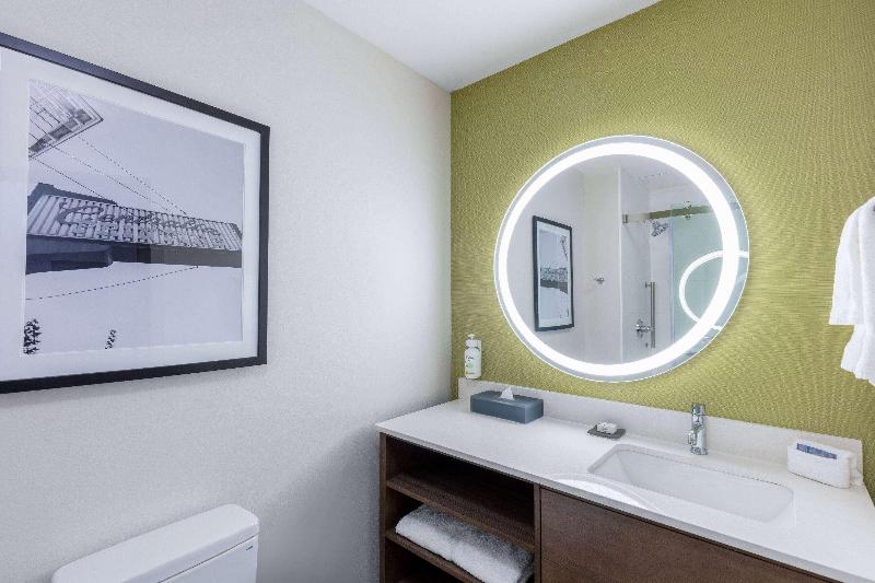 La Quinta Inn & Suites By Wyndham Centralia image