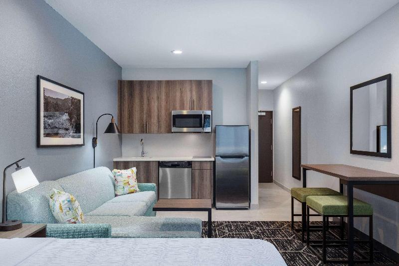 La Quinta Inn & Suites By Wyndham Centralia image