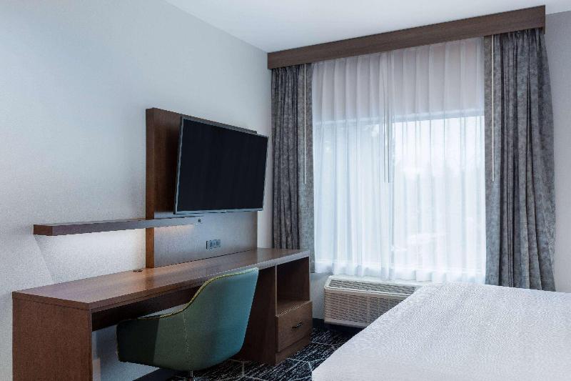 La Quinta Inn & Suites By Wyndham Centralia image