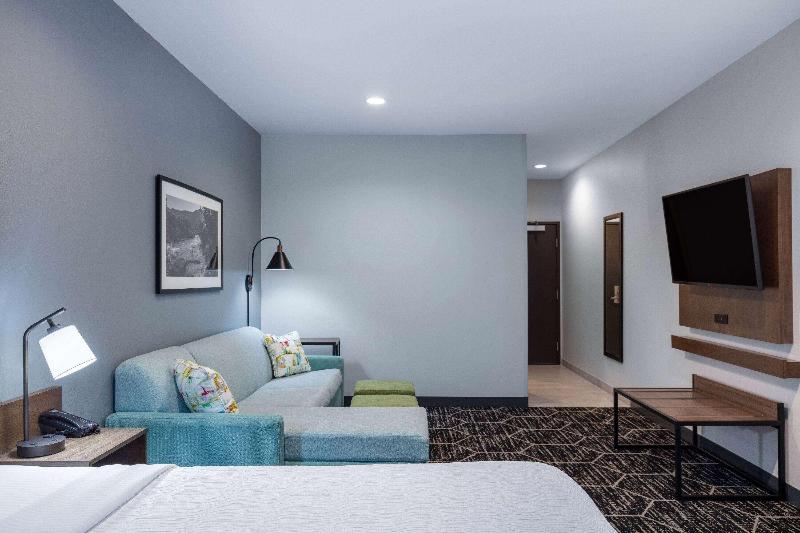 La Quinta Inn & Suites By Wyndham Centralia image