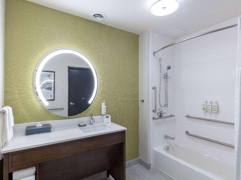 La Quinta Inn & Suites By Wyndham Centralia image
