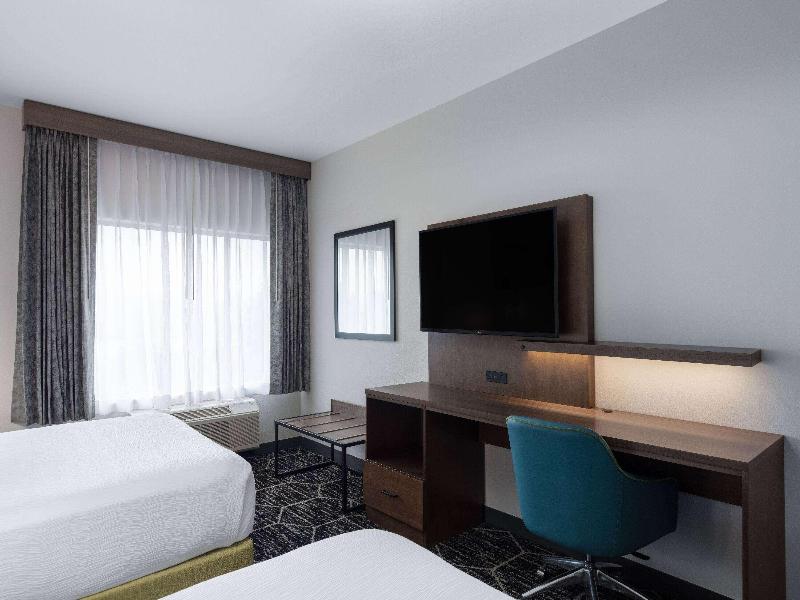La Quinta Inn & Suites By Wyndham Centralia image