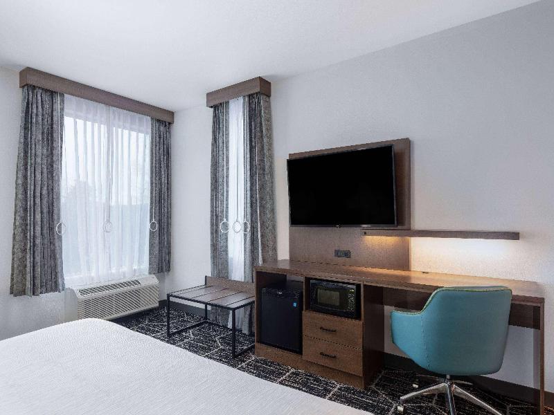 La Quinta Inn & Suites By Wyndham Centralia image