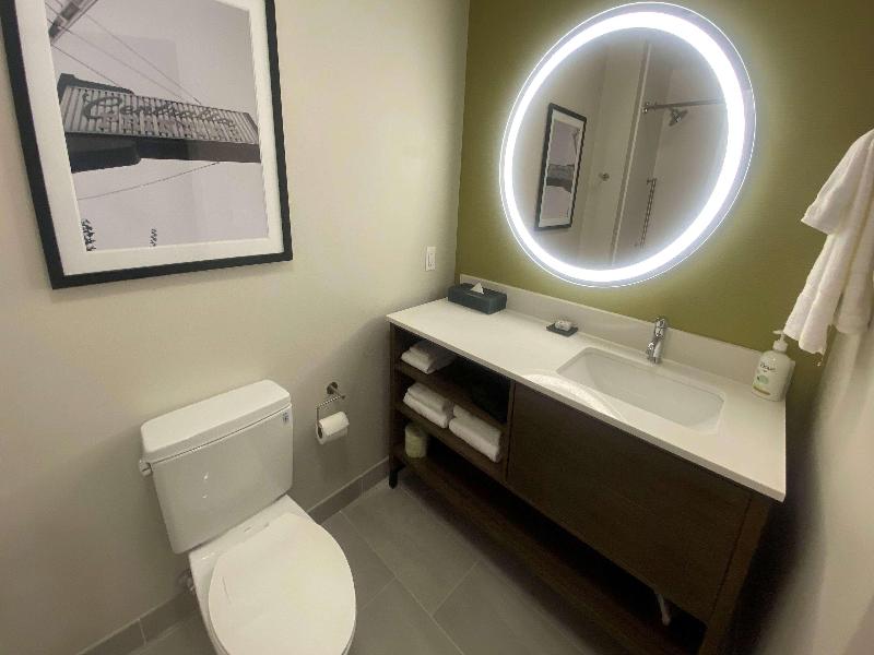 La Quinta Inn & Suites By Wyndham Centralia image