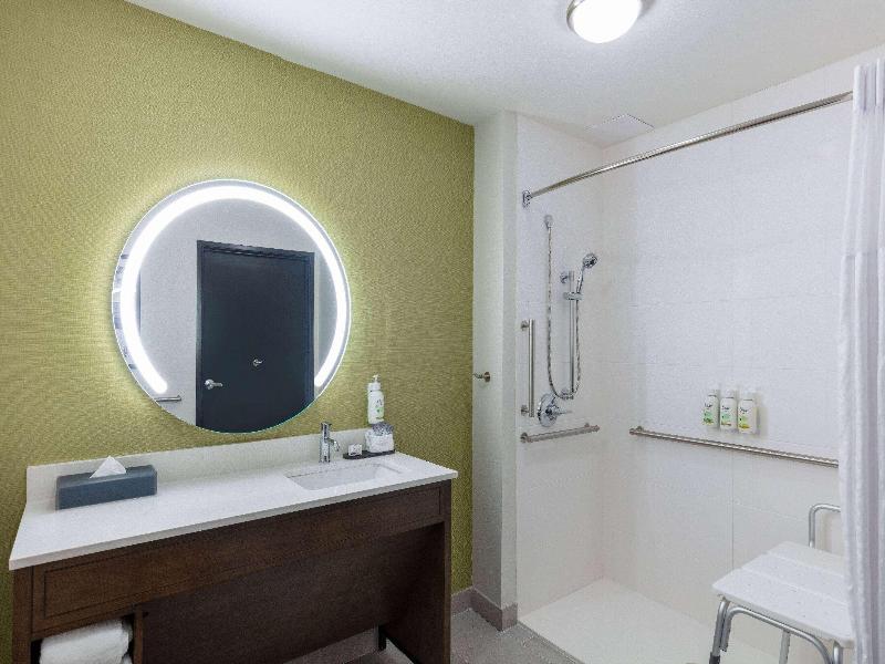 La Quinta Inn & Suites By Wyndham Centralia image