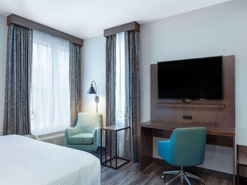 La Quinta Inn & Suites By Wyndham Centralia image
