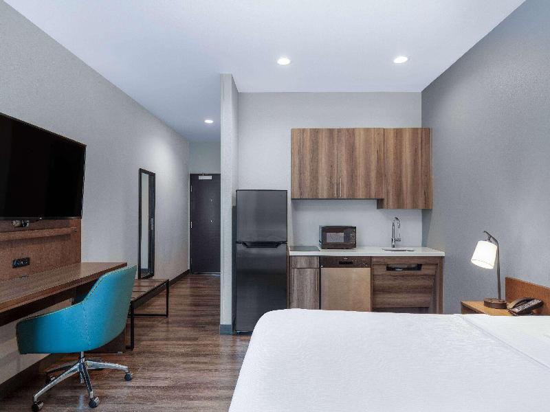 La Quinta Inn & Suites By Wyndham Centralia image