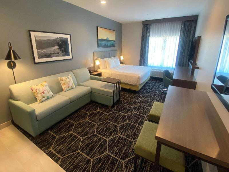 La Quinta Inn & Suites By Wyndham Centralia image