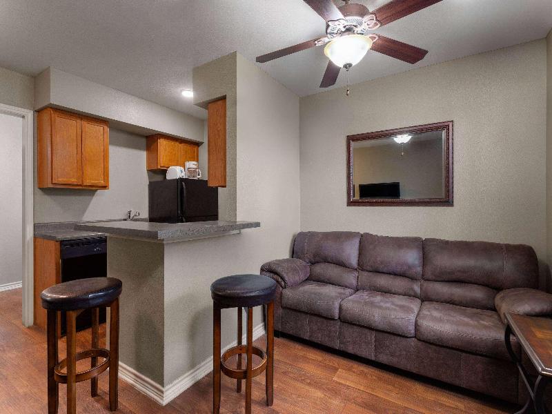 Eagles Den Three Rivers Texas A Travelodge image