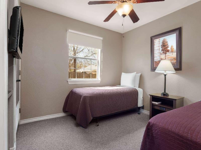 Eagles Den Three Rivers Texas A Travelodge image