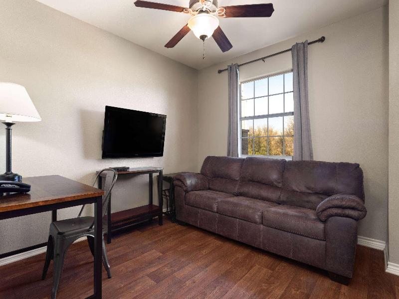 Eagles Den Three Rivers Texas A Travelodge image