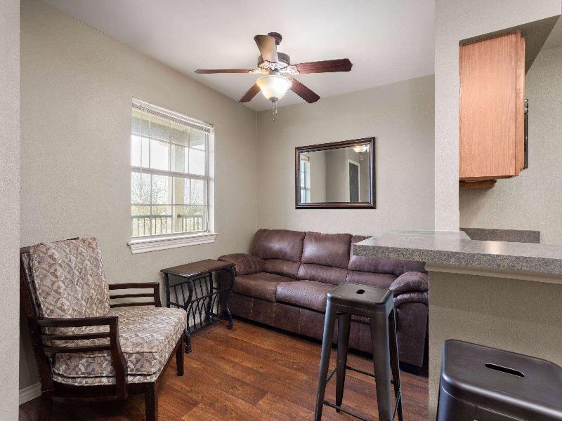 Eagles Den Three Rivers Texas A Travelodge image