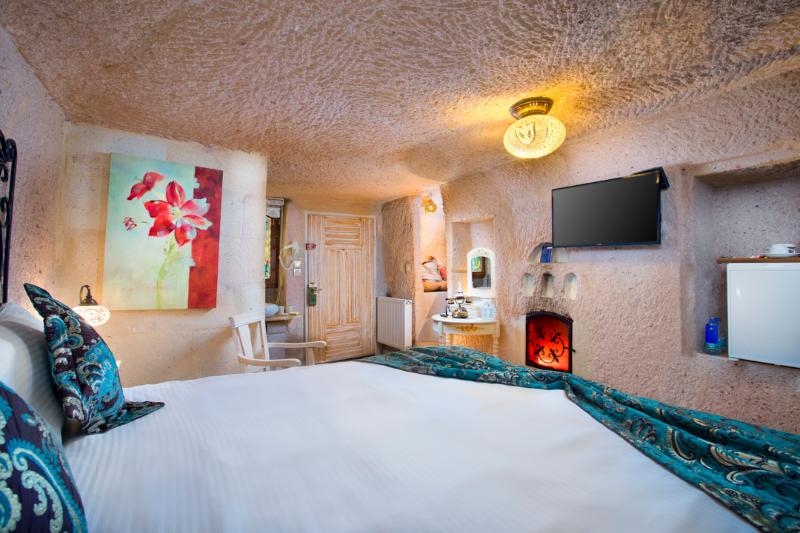 Cappadocia Fairy Chimneys Selfie Cave Hotel