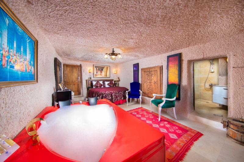 Cappadocia Fairy Chimneys Selfie Cave Hotel