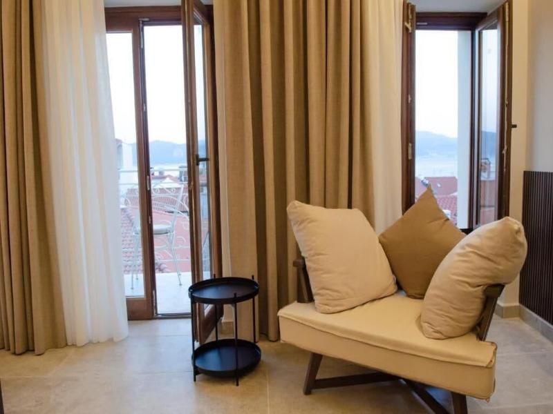 Leone Suites image