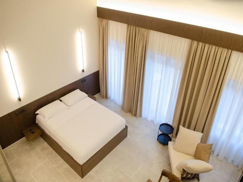 Leone Suites image