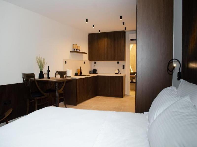 Leone Suites image