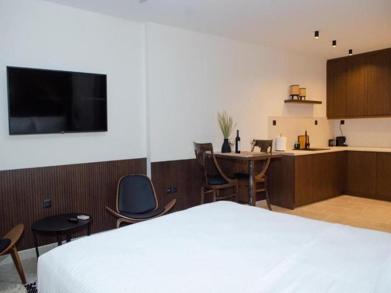 Leone Suites image