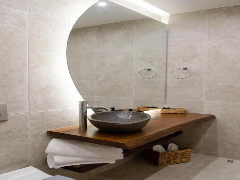 Leone Suites image