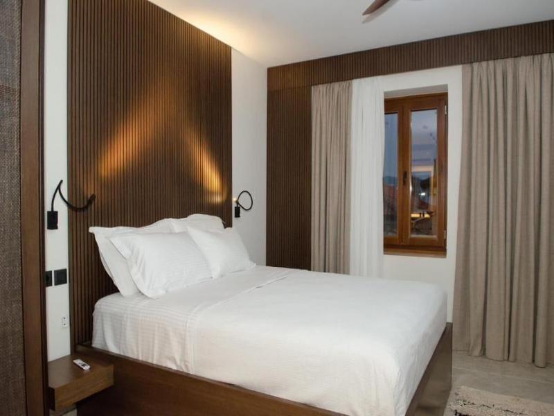 Leone Suites image
