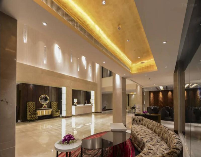 Lobby & Reception