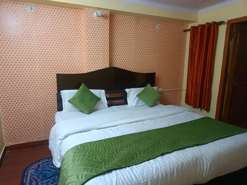 Goroomgo Chand Regency Nainital image