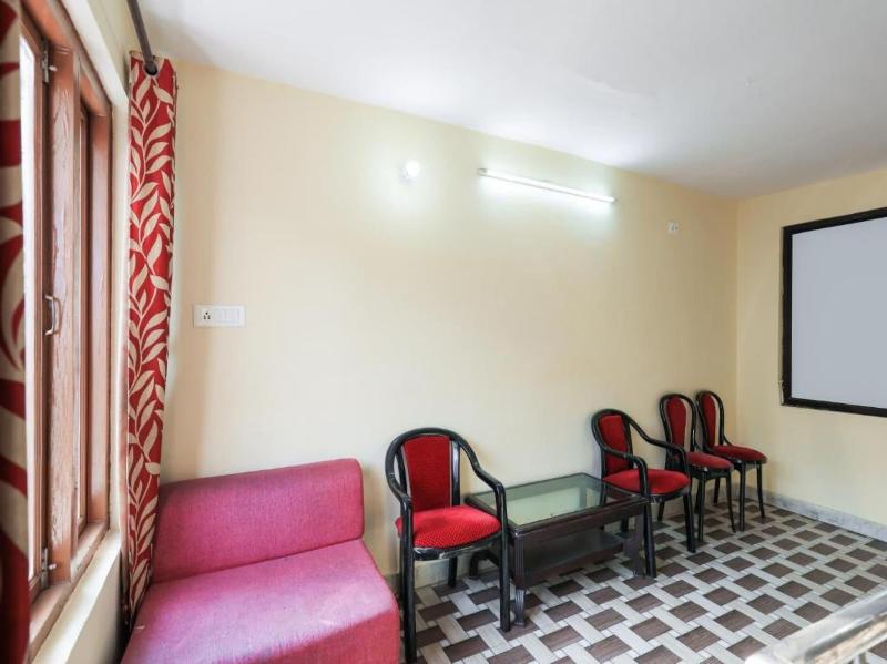 Goroomgo Chand Regency Nainital image