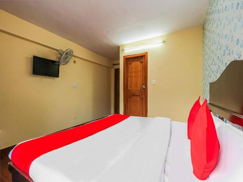 Goroomgo Chand Regency Nainital image