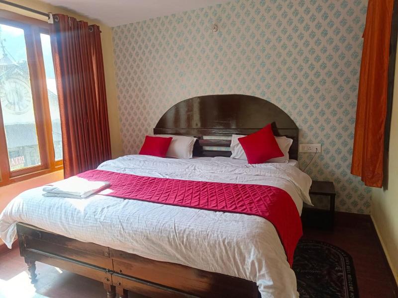 Goroomgo Chand Regency Nainital image